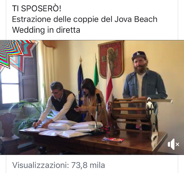 Estrazione del concorso ad Arezzo delle coppie che Jovanotti sposerà durante il Jova Beach Party 2019